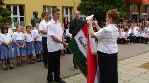 Az iskola zászlójának megszentelése
