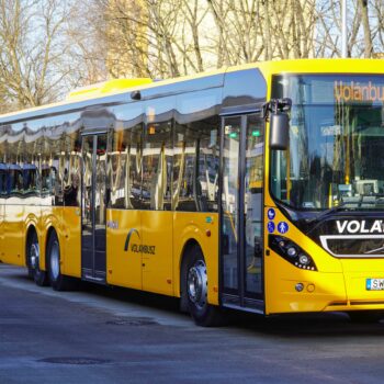 komlo_busz